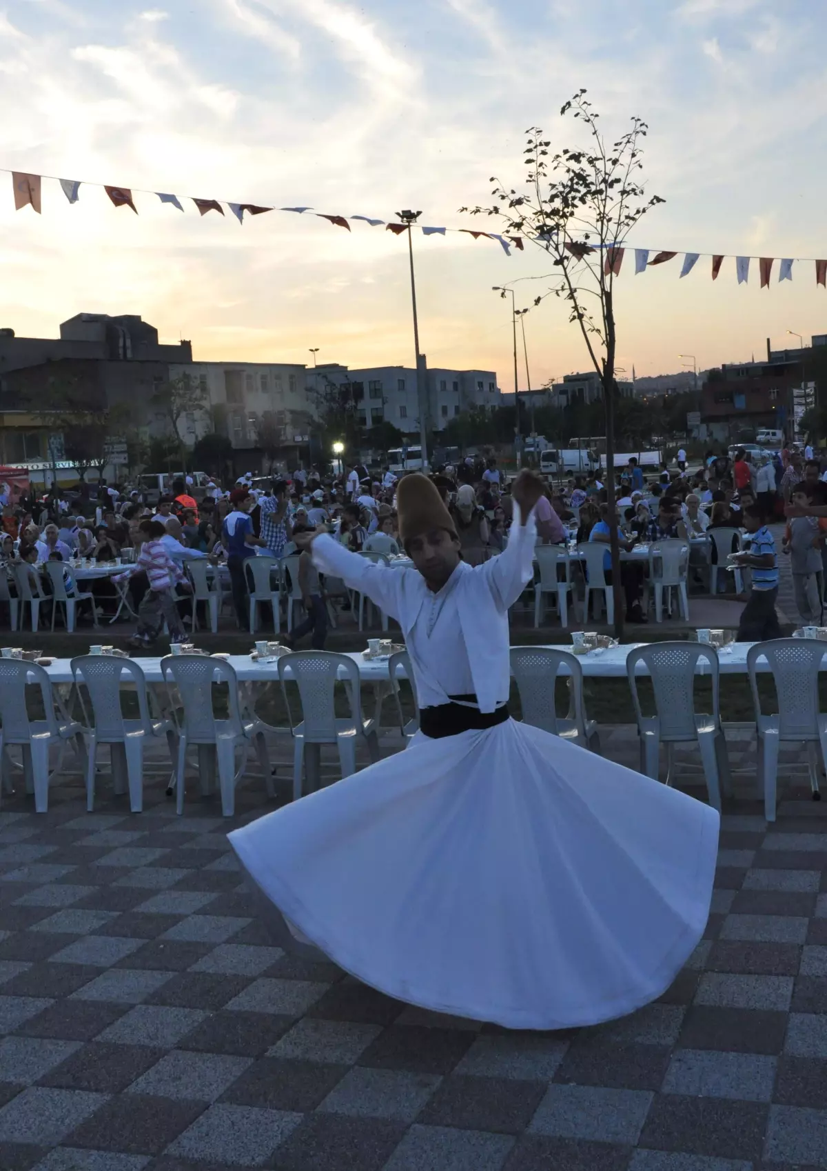 Ramazan\'ın Bereketi Gop\'un "Gönül Sofraları"Nda Paylaşılmaya Devam Ediyor