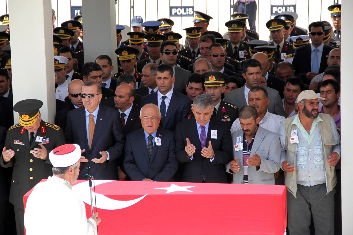 Gözyaşları İçinde Toprağa Verildi