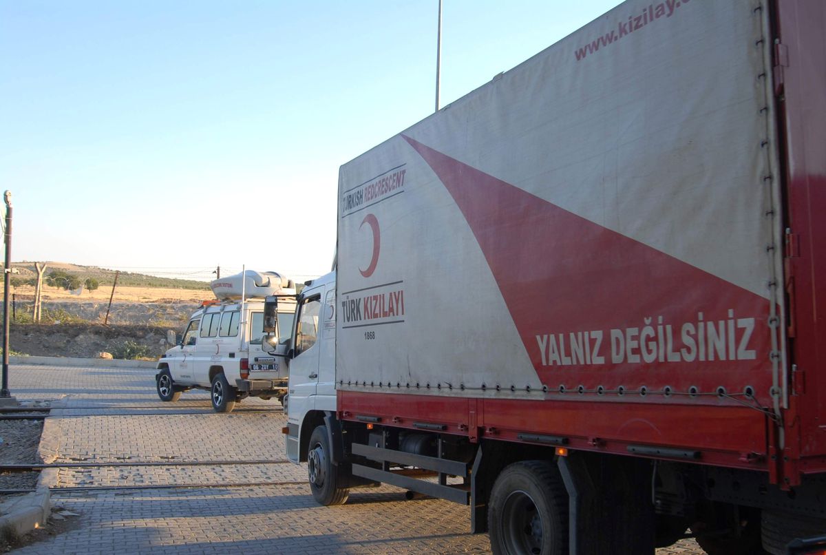 Suriyelilere İnsani Yardım Malzemesi Gönderildi
