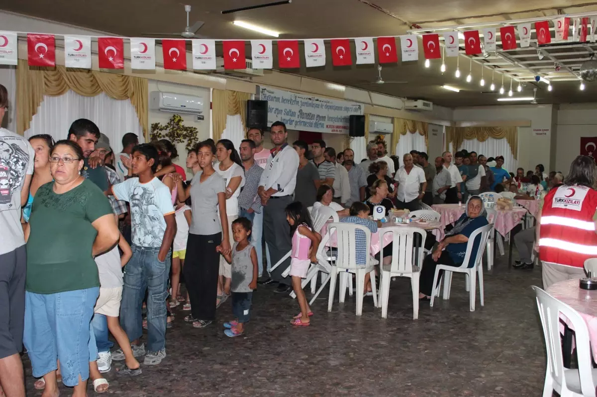 Türk Kızılayı Urla Şubesi İftar Yemeği Düzenledi