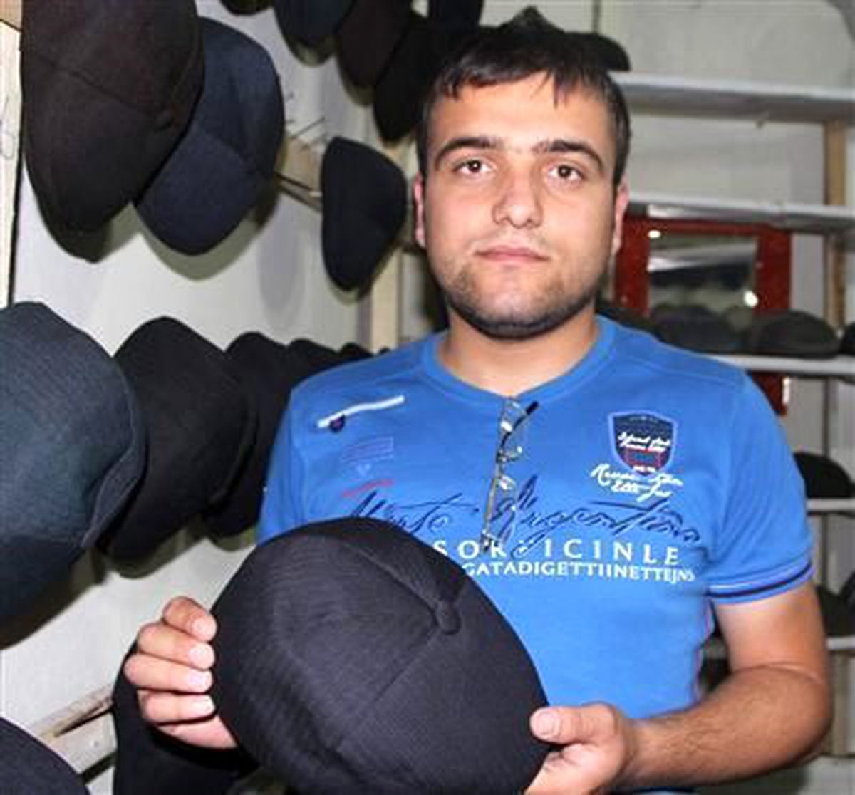 Ustası Kalmayan Şapka İstanbul\'dan Getirilerek Van\'da Satılıyor