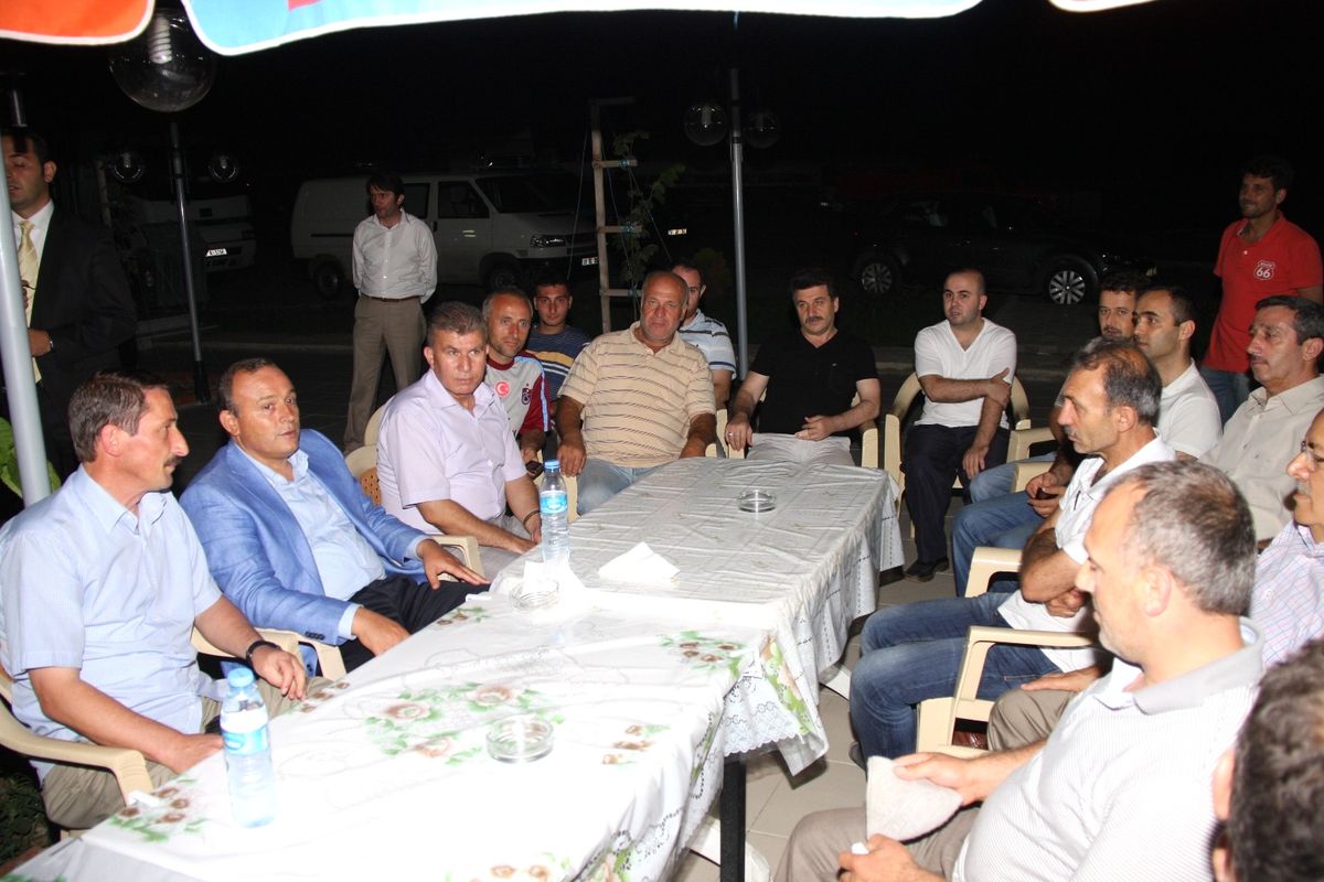 Vali Kızılcık Vatandaşların Dertlerini Dinledi