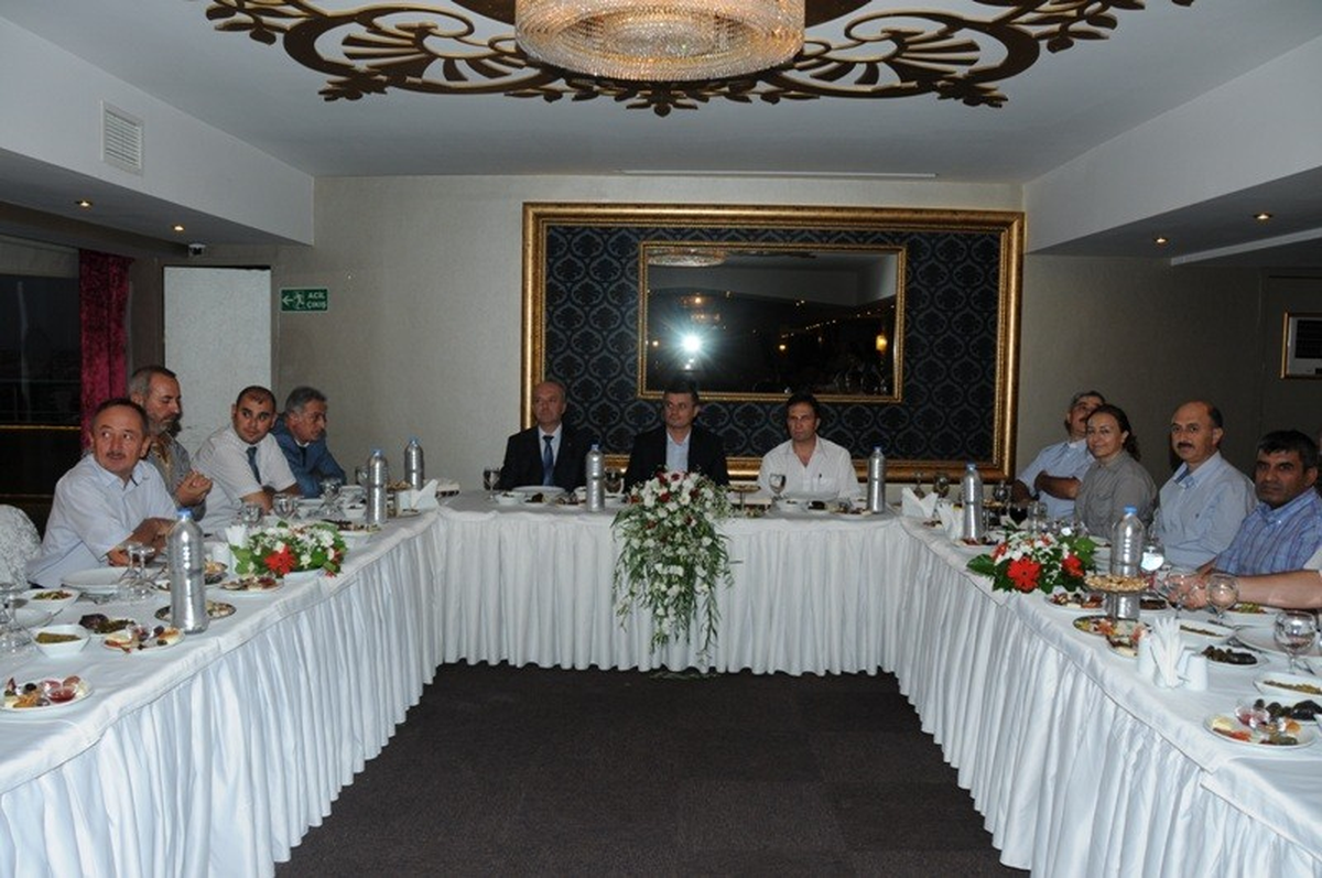 Vali Yılmaz Arslan İl Genel Meclisi Üyelerine İftarda Veda Etti