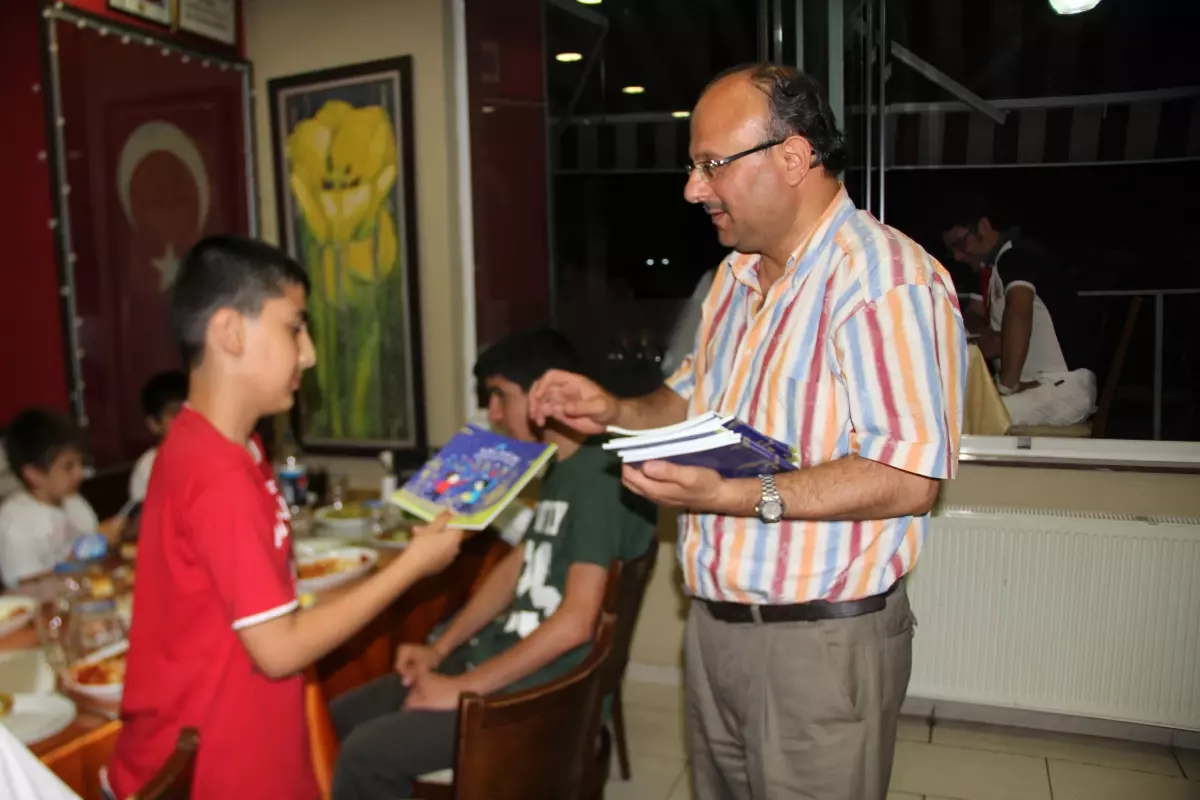 Yaz Kur\'an Kursu Öğrencileri İftarda Buluştu