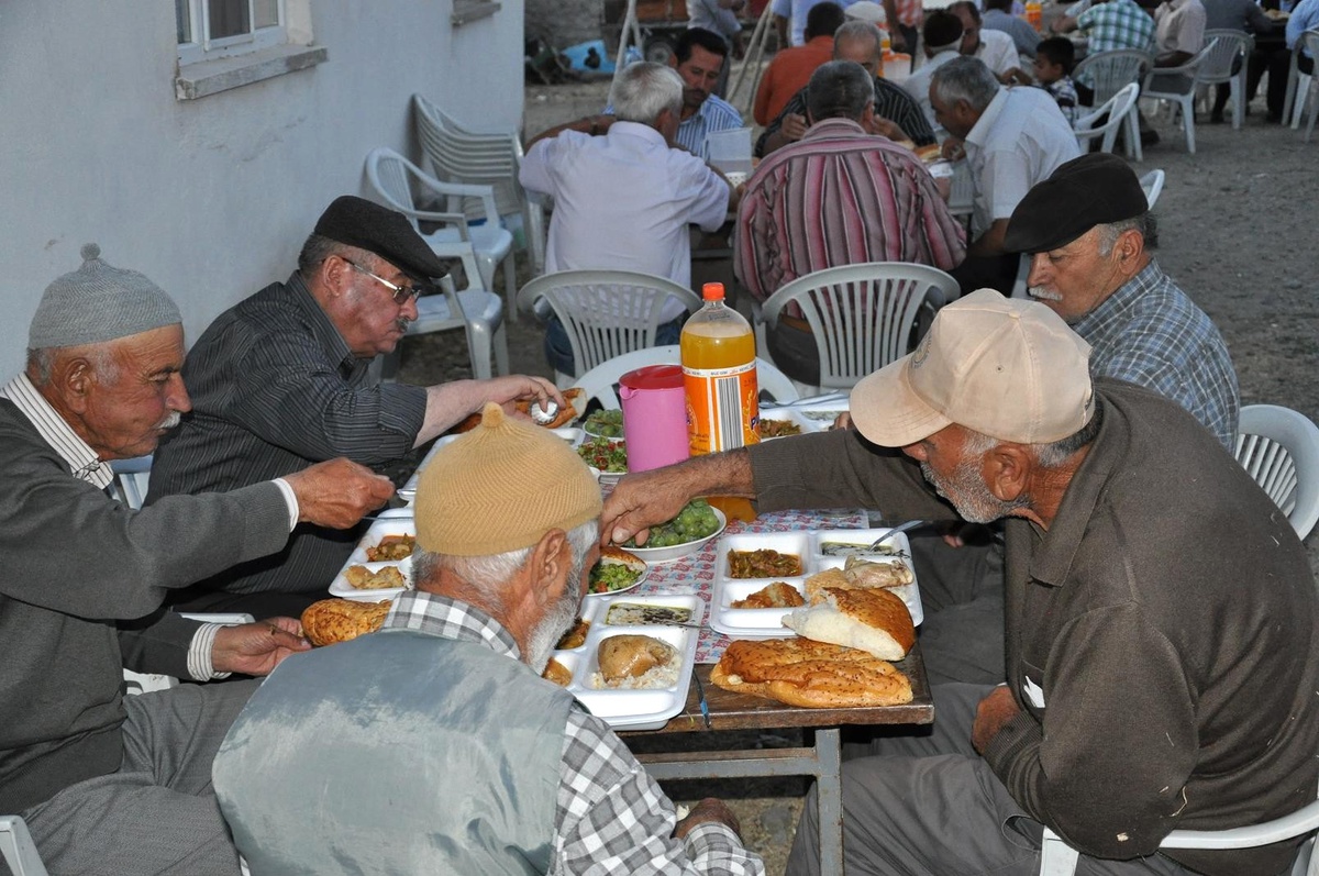 Yerköy Belkavak Köyü Muhtarından Köylülerine İftar