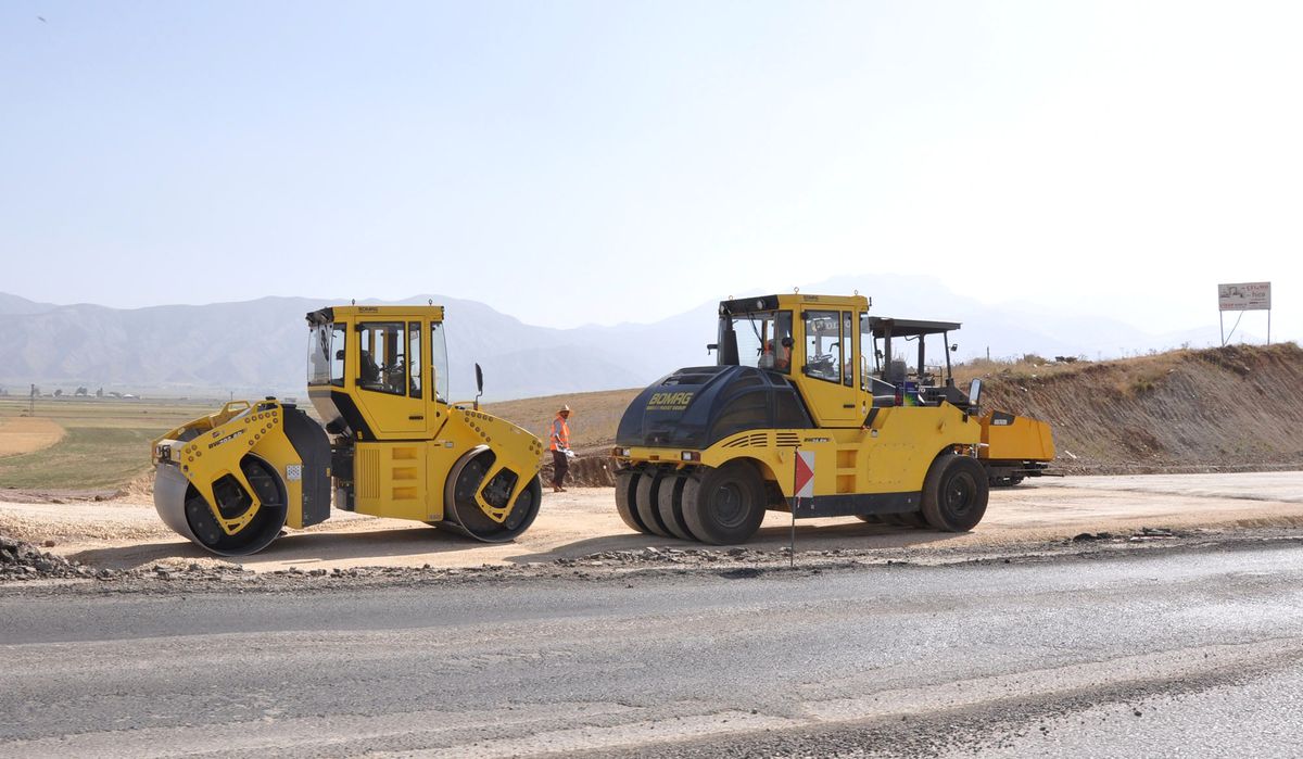 Yüksekova Girişindeki 9 Kilometrelik Duble Yol Sil Baştan Asfaltlanıyor