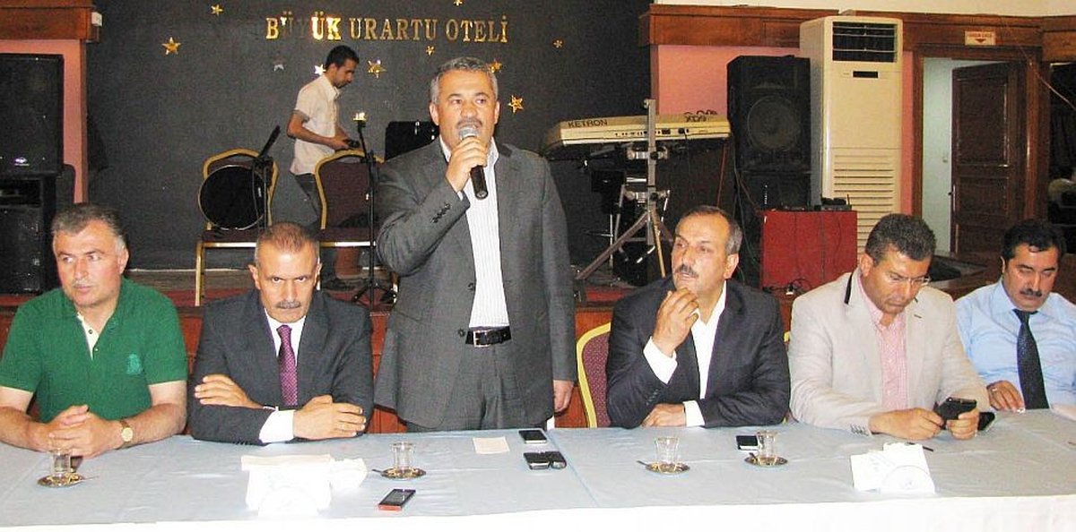 AK Parti\'den Muhtarlarla İftar Yemeği