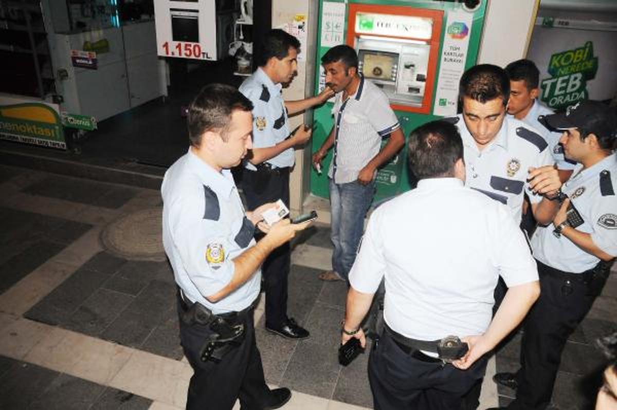 Atm\'ye Zarar Vermekten Gözaltına Alındı