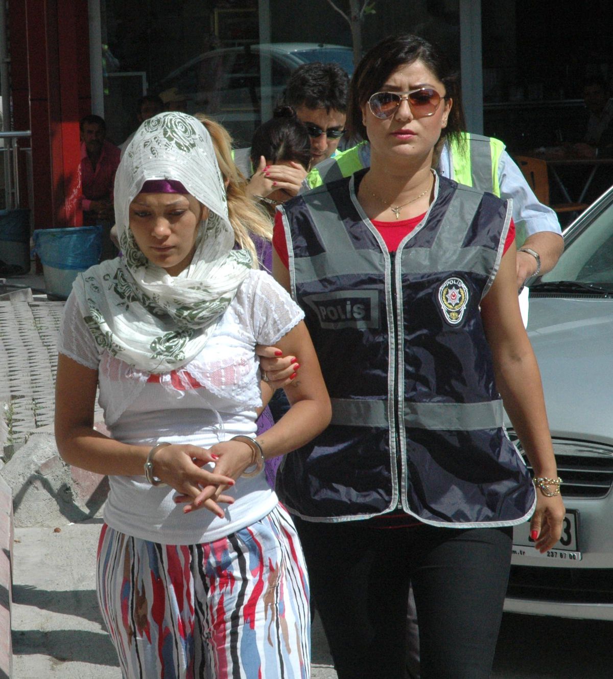 Bakımlı Kadın Hırsızlar Yakalandı