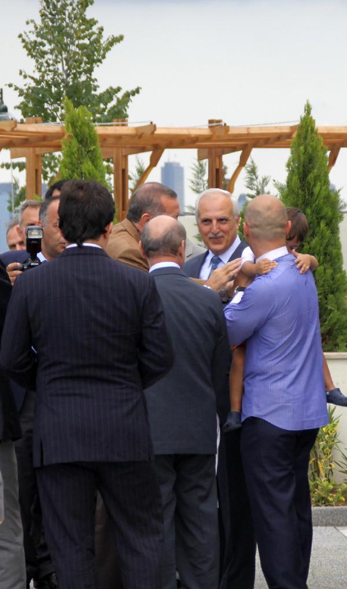 Başbakan Erdoğan, Yeni Açılan Hz Ali Camisi\'ni İnceledi Öğle Namazını Kıldı