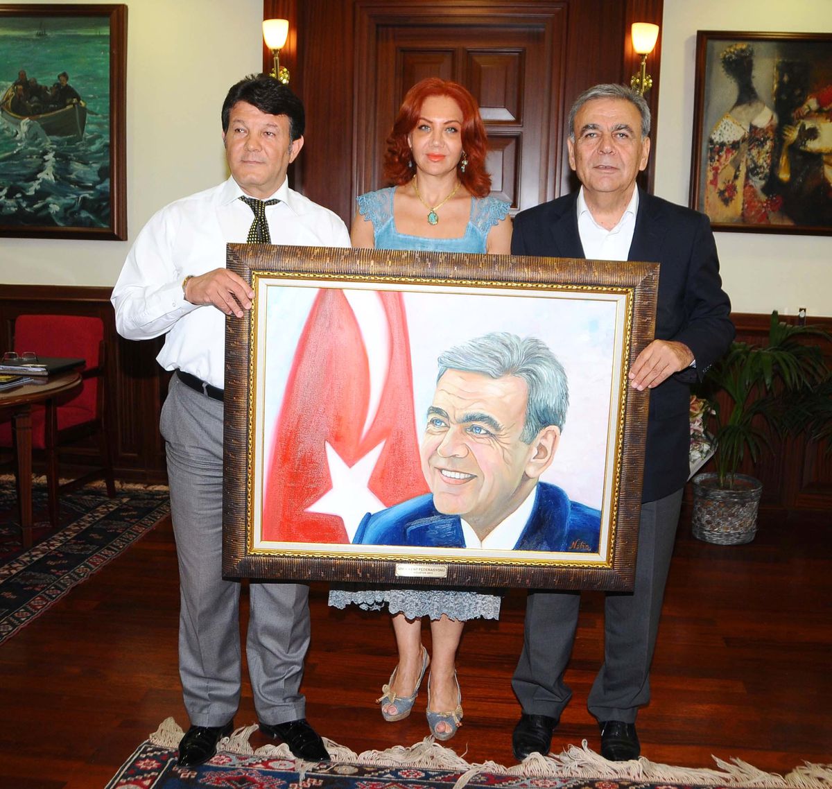 Başkan Kocaoğlu\'na İzkef\'ten Sürpriz Hediye
