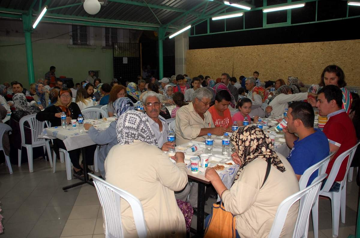 Bozüyük MHP\'den İftar Yemeği