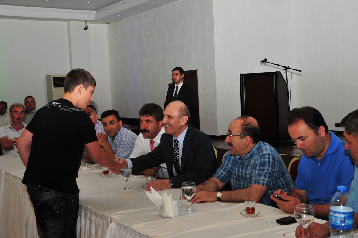Çevre ve Şehircilik Bakanı Erdoğan Bayraktar Trabzon\'da Partisinin İftarına Katıldı
