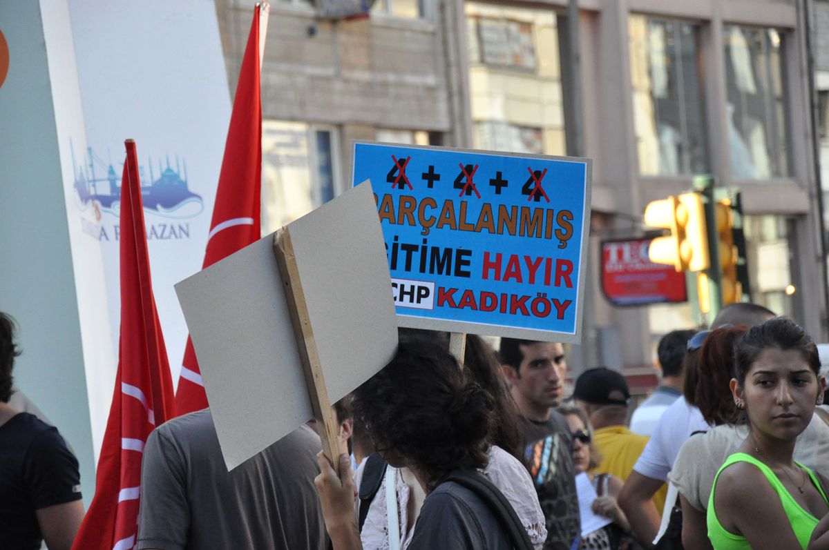 CHP\'den "4+4+4" Protestosu