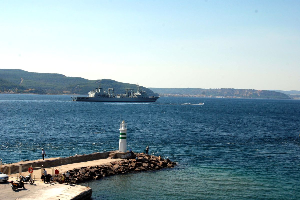 Çin Savaş Gemisi Çanakkale Boğazı\'ndan Geçiş Yaptı