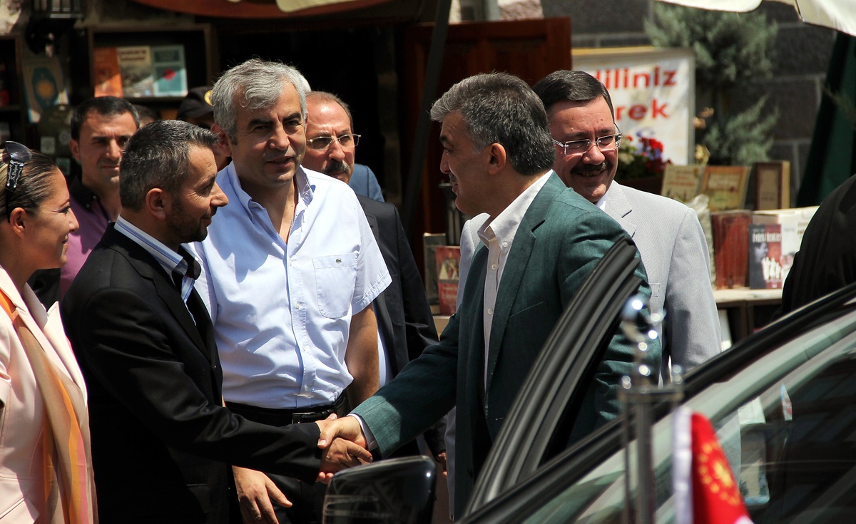 Cumhurbaşkanlığı Adaylığı Tartışmaları