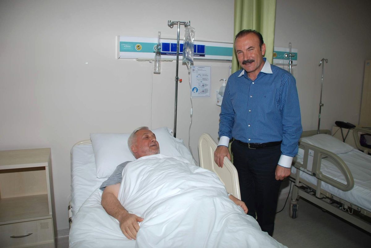 Doğan Öztürk\'ü Hastanede Ziyaret Etti