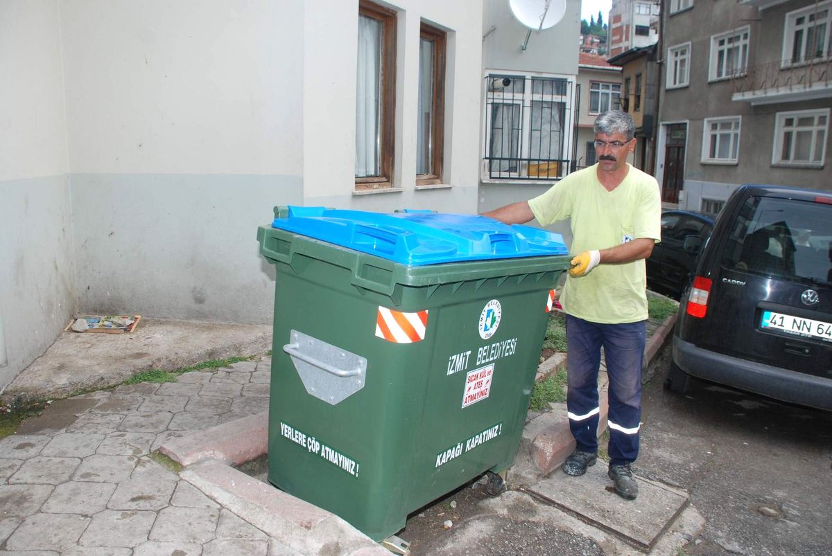 Eski Konteynerler Yenileriyle Değiştiriliyor