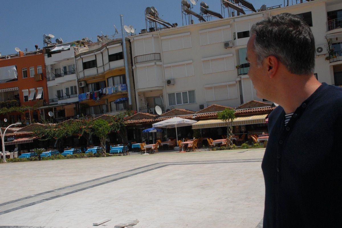 Fethiye\'nin Binaları Pisa Kulesi\'ni Andırıyor