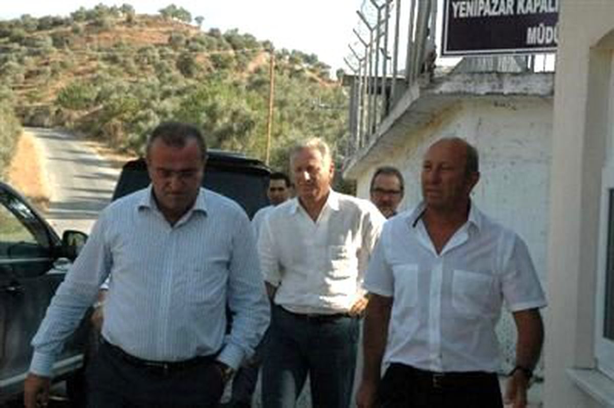 Galatasaraylı Yöneticilerden Mehmet Ağar\'a Ziyaret