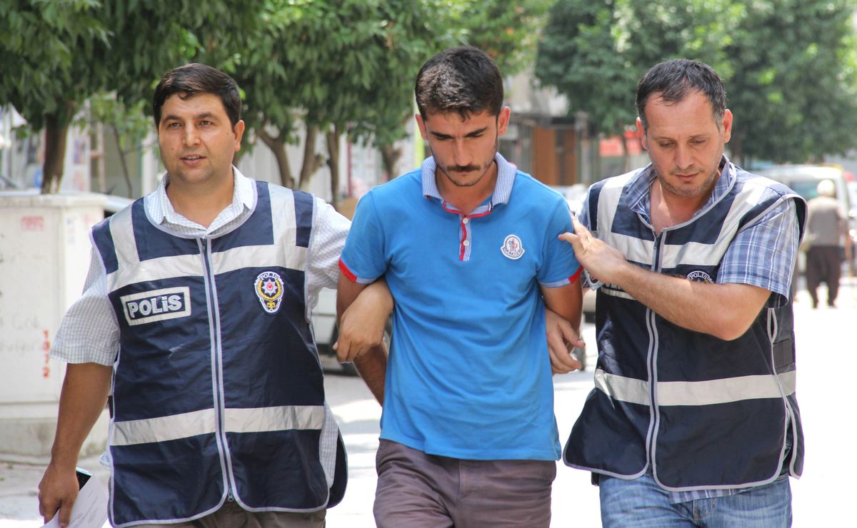 Güvenlik Görevlisinin Önce Silahını Sonra Kredi Kartını Çaldı