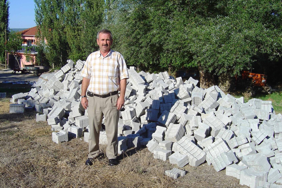 Hisarcık\'ta Köylere Kilitli Parke Taşı