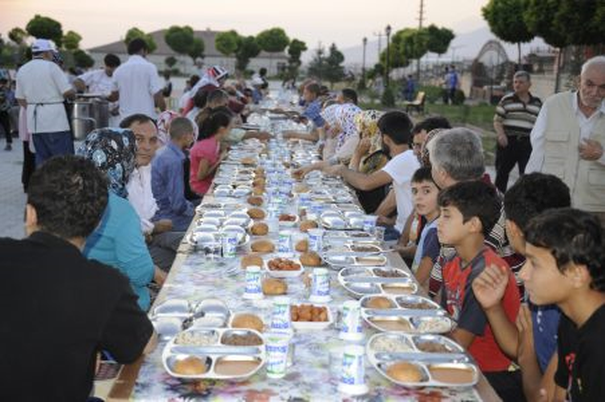 İftar Sofrası Beyazkent Mahallesi\'nde Kuruldu