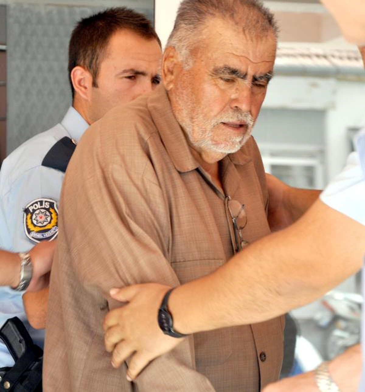 İftar Sofrasında Eşini Bıçakladı (2)