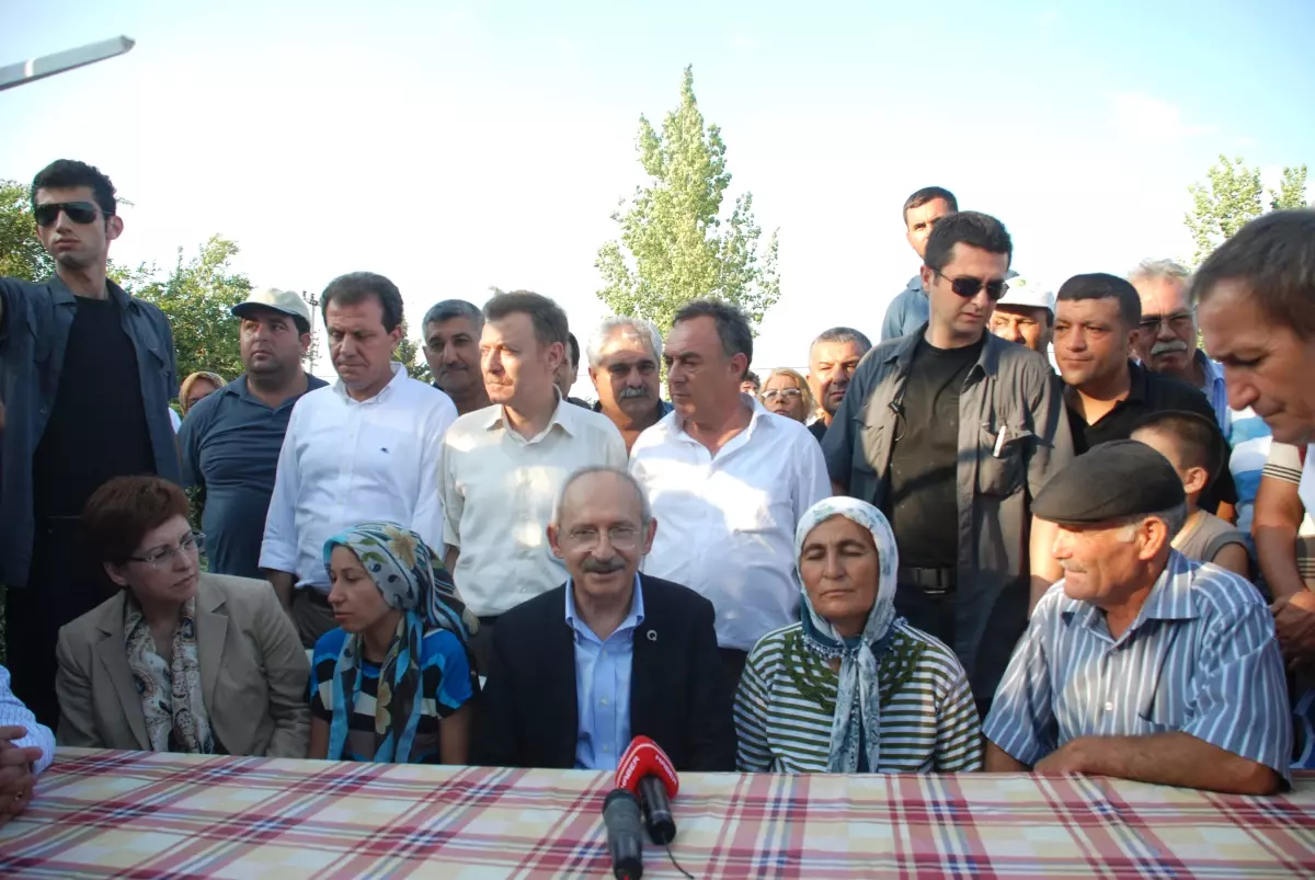 Kılıçdaroğlu, Şehit Ailesini Ziyaret Etti