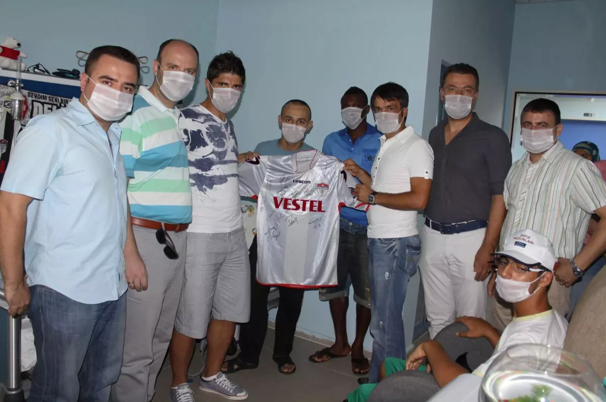 Manisaspor Yönetimi'nden Can'a Geçmiş Olsun Ziyareti