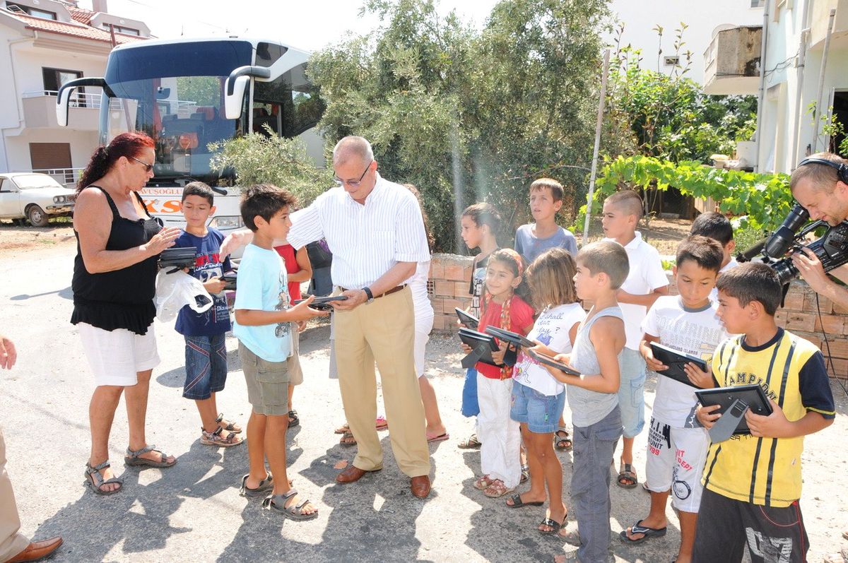 Marmaris\'te Çocuklara Hayvan Sevgisi Eğitimi