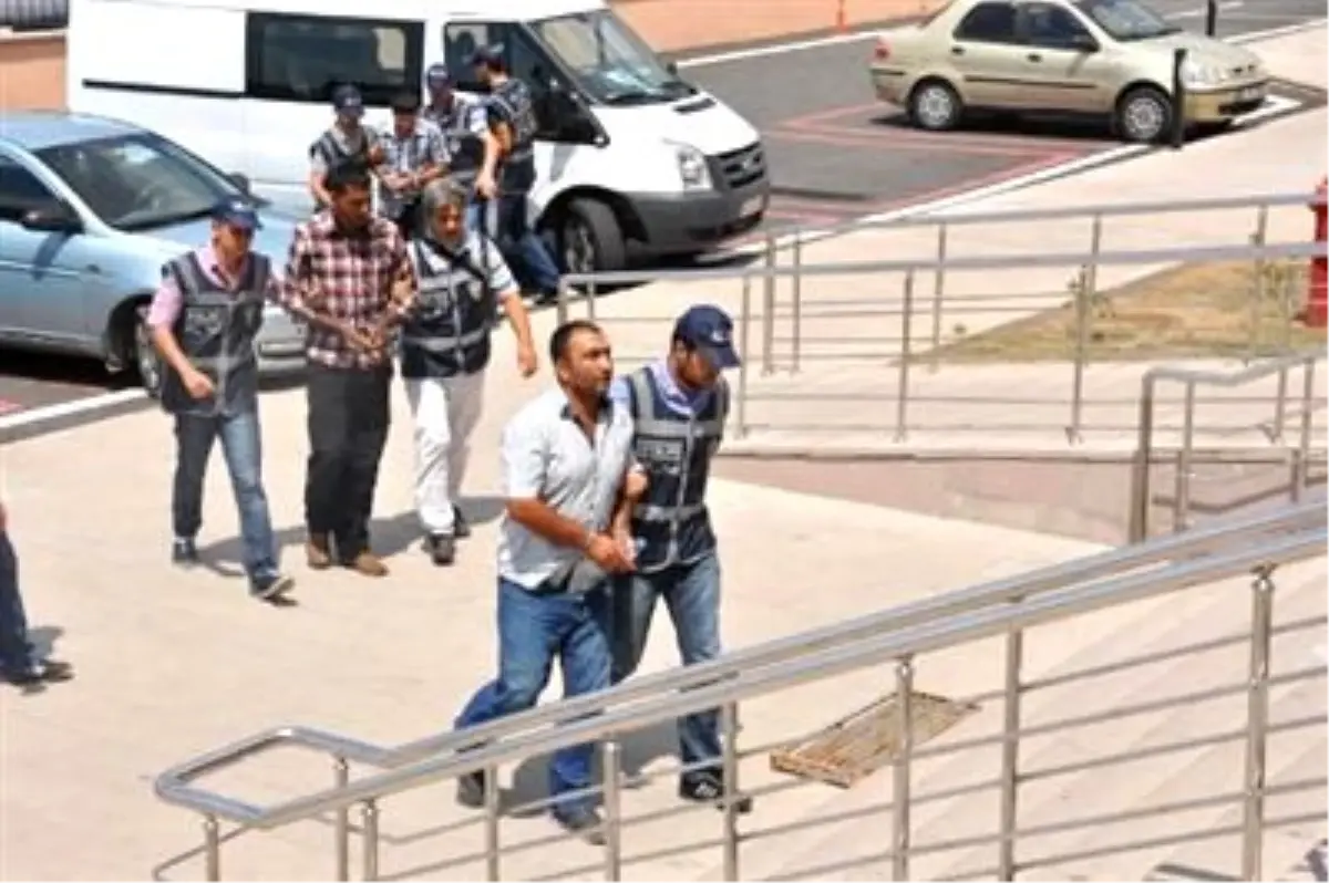 Mustafa Altunhan\'a Silahlı Saldırı Şüphelileri Adliyeye Sevk Edildi