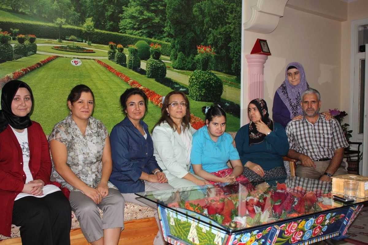 Neü Rektörü Kılıç Engelli Çocuklu Bir Ailenin İftarda Misafiri Oldu