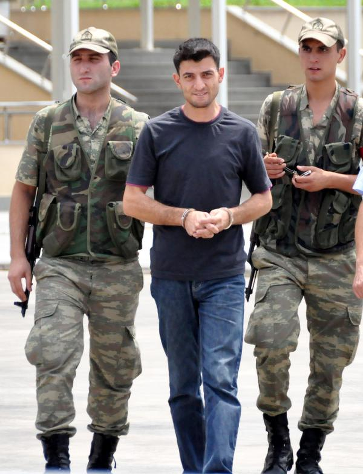 Polise Uyuşturucu Satmaya Kalkışan Jandarmalar Tutuklandı