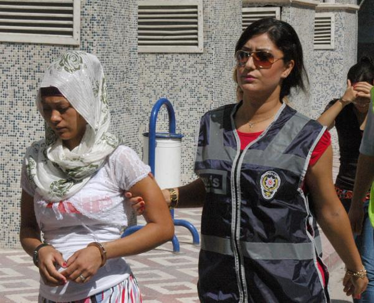 Saç Tokasıyla Hırsızlık Yapan 3 Kadın Yakalandı