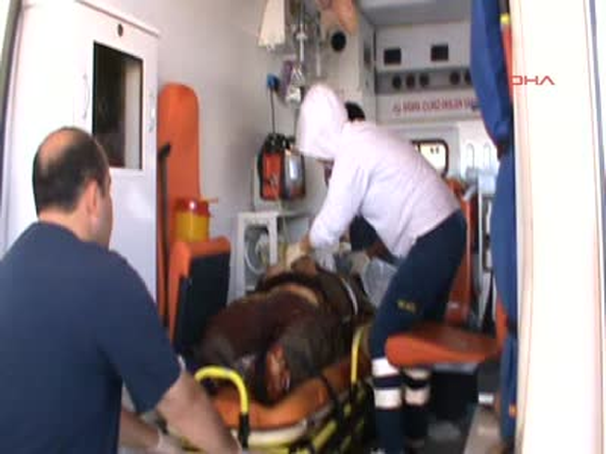 Suriyelilerin Türkiye\'ye Geçişi Sürüyor