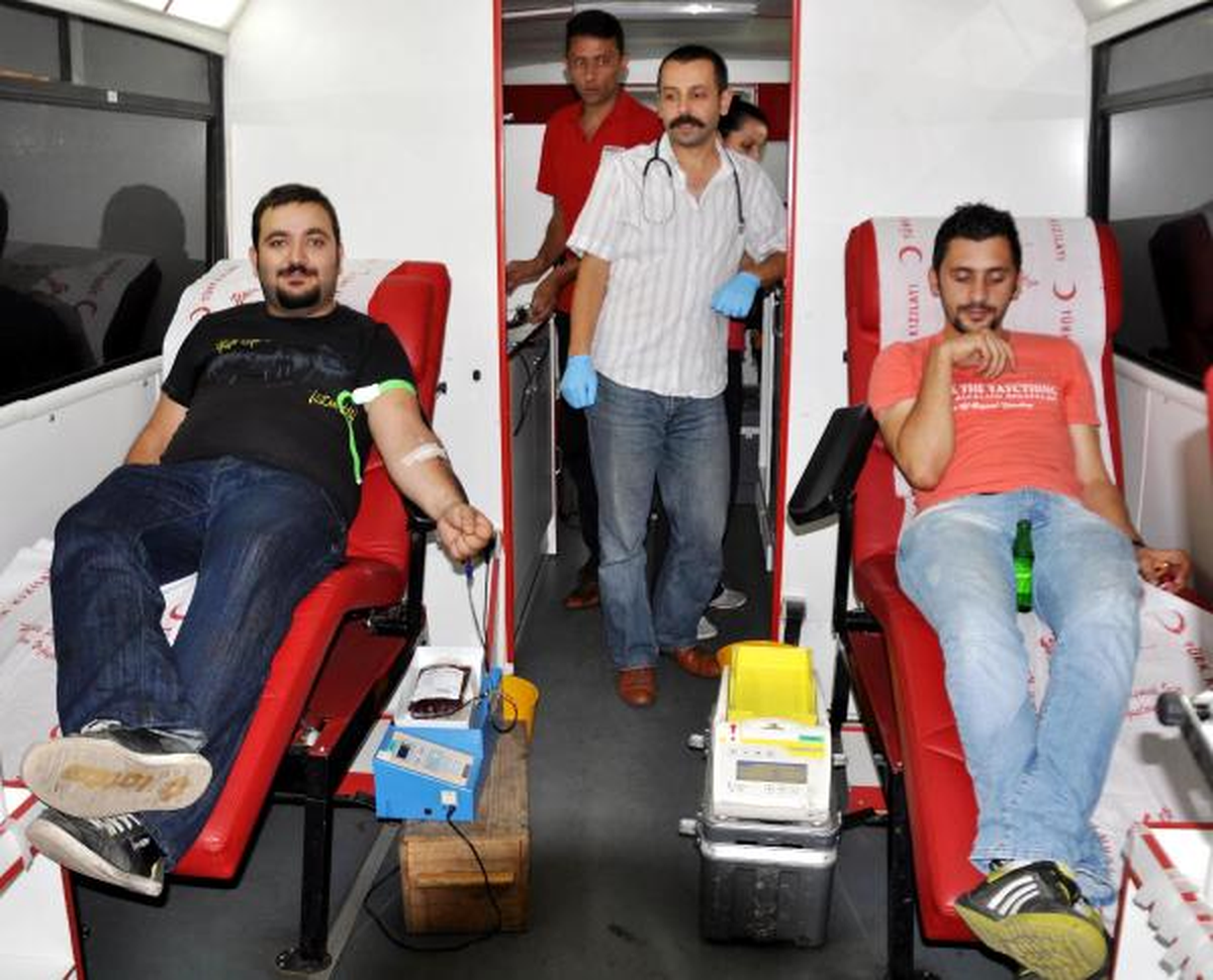 Zonguldak\'ta Gazetecilerden Kızılay\'a Kan Bağışı