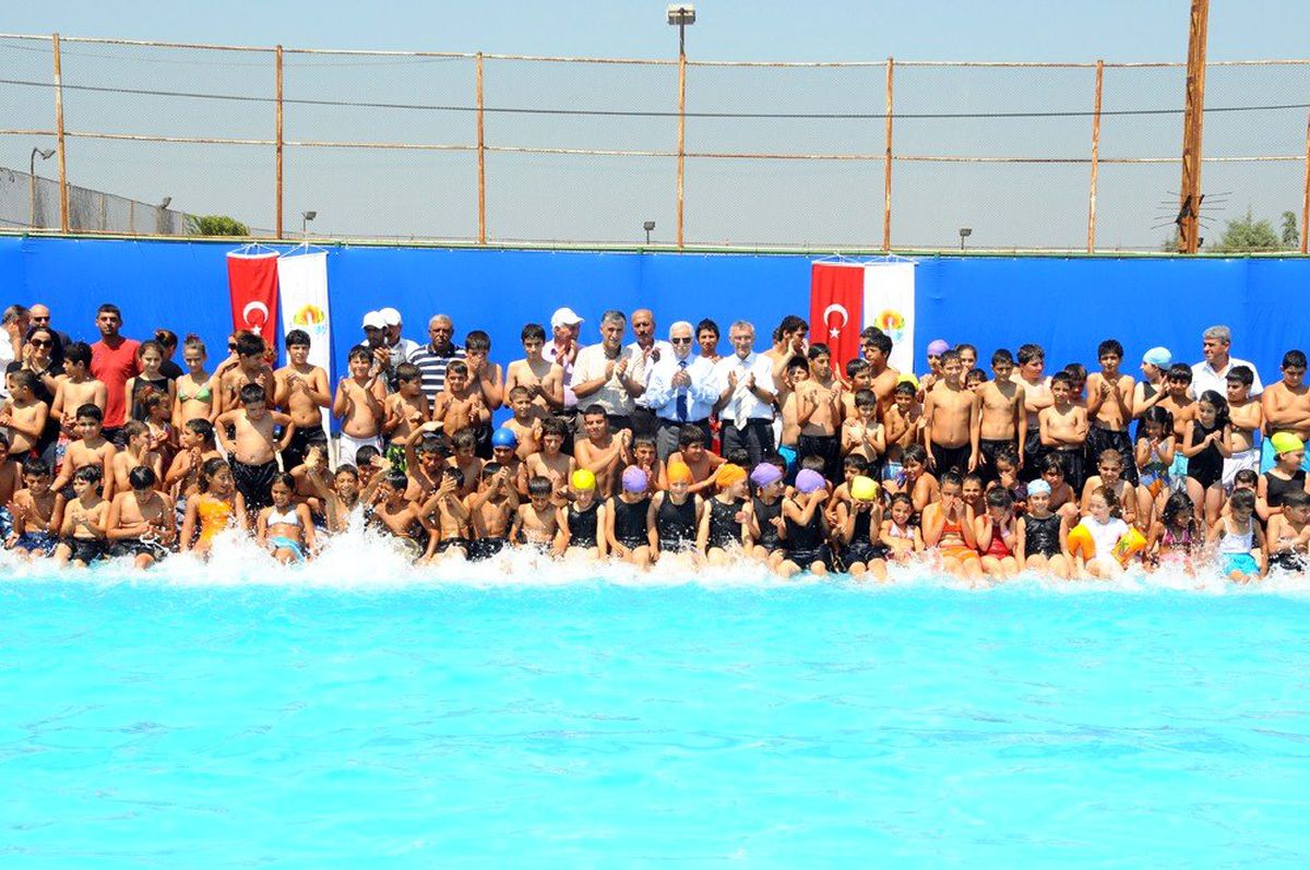 48 Havuzda Yüzme Kursları Devam Ediyor