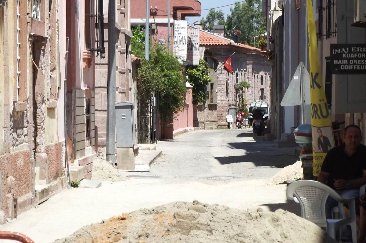 Ayvalık\'ta Sokak Düzenlemesine Vatandaş Tepkisi