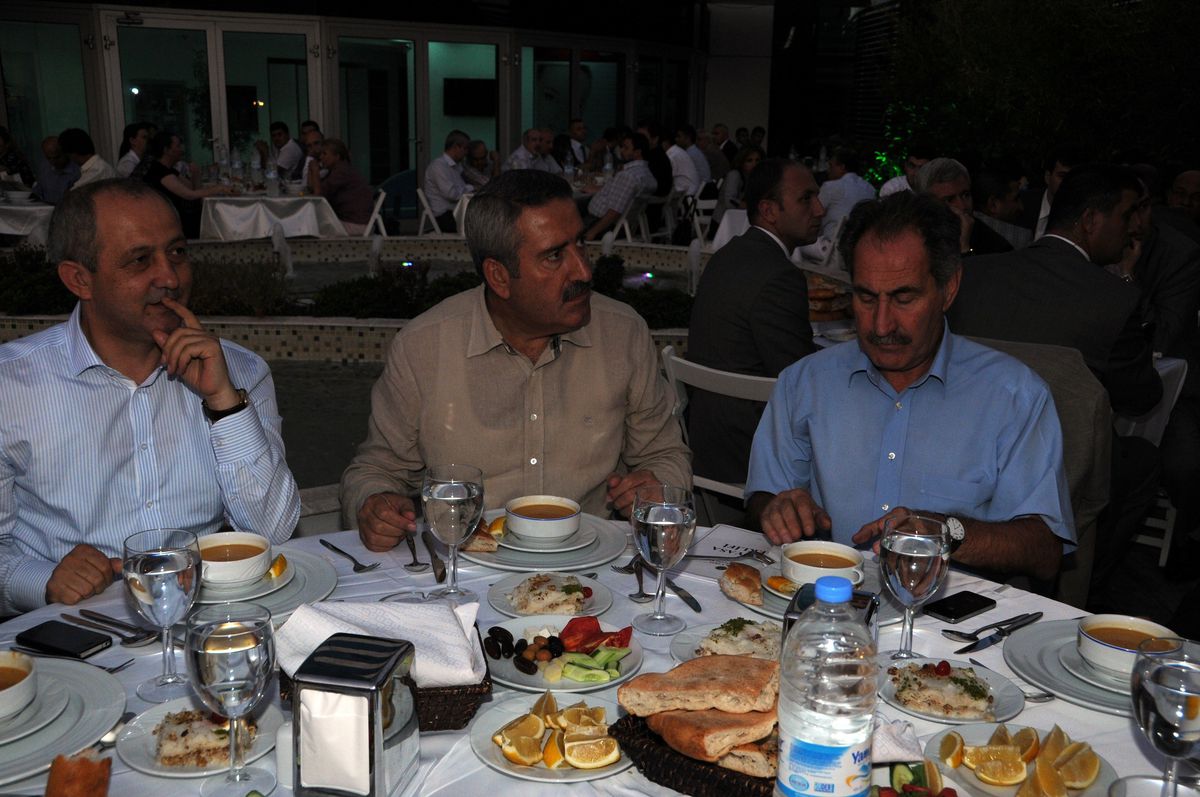 Bakan Günay, Birlik Vakfının İftar Yemeğine Katıldı