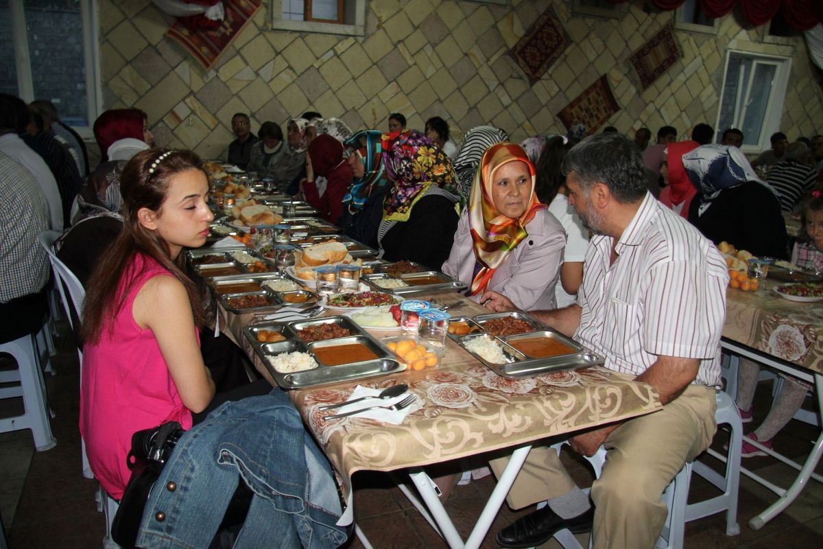 Belediye Başkanı Ünver, AK Parti\'nın İftarına Katıldı