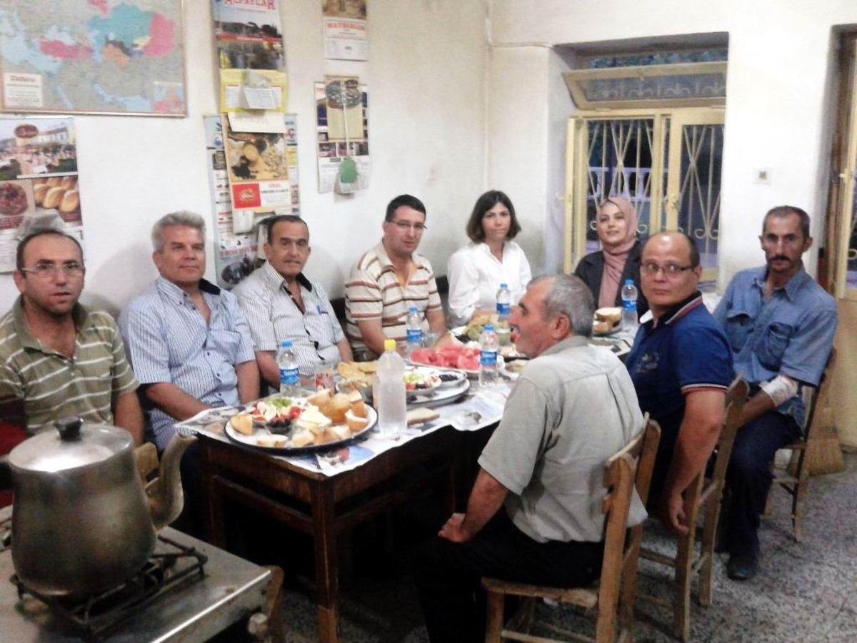 Burhaniye\'deki Ak Partililer Köy İftarlarında
