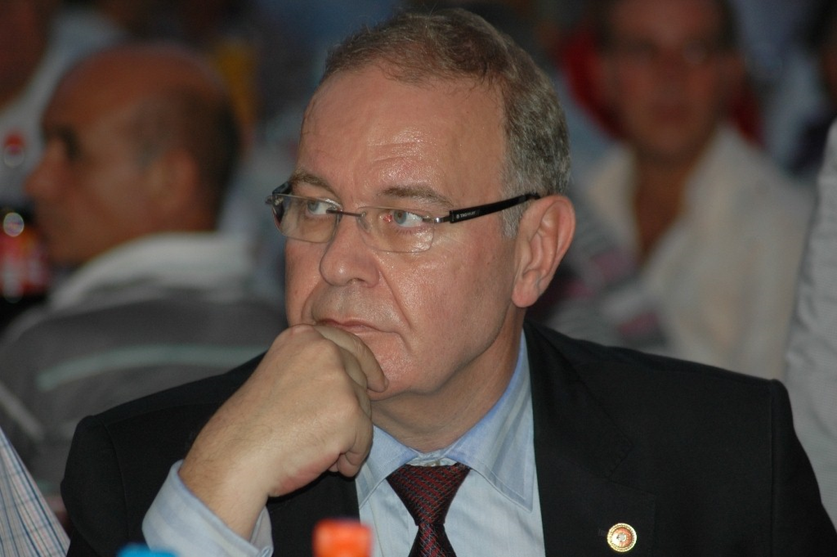 CHP\'li Öztrak\'a Facebook Şoku