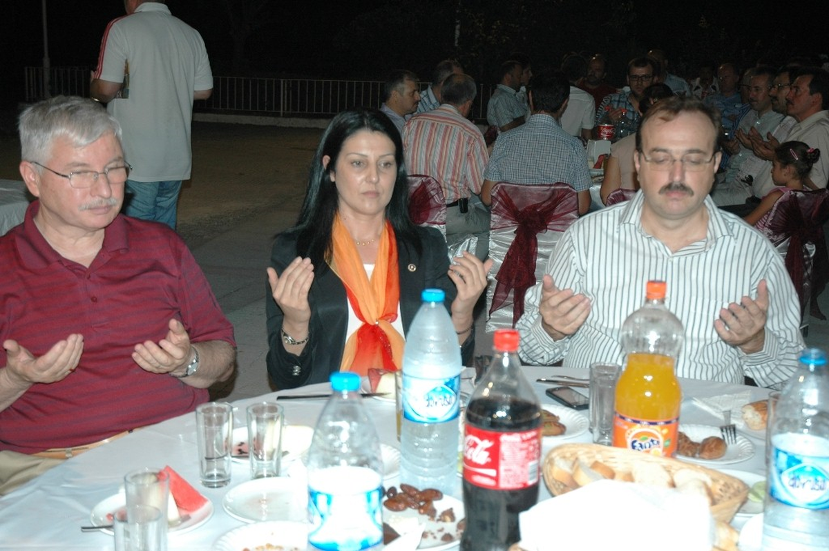 Esnaf ve Sanatkarlar Odası İftar Verdi