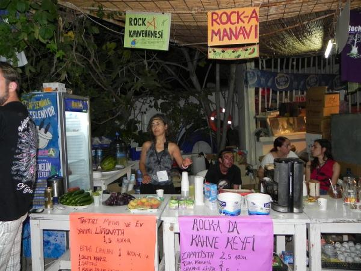 Foça\'da Rock Festivali Hareketliliği