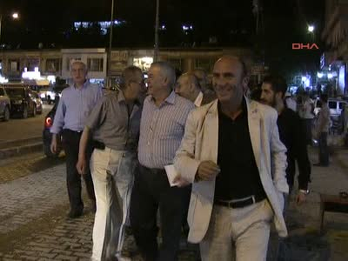 Hakkari 1 CHP Heyeti İftar Sonrası Hakkari Sokaklarını Gezdi "Chp Heyeti Hakkari\'de" Haberine Ek