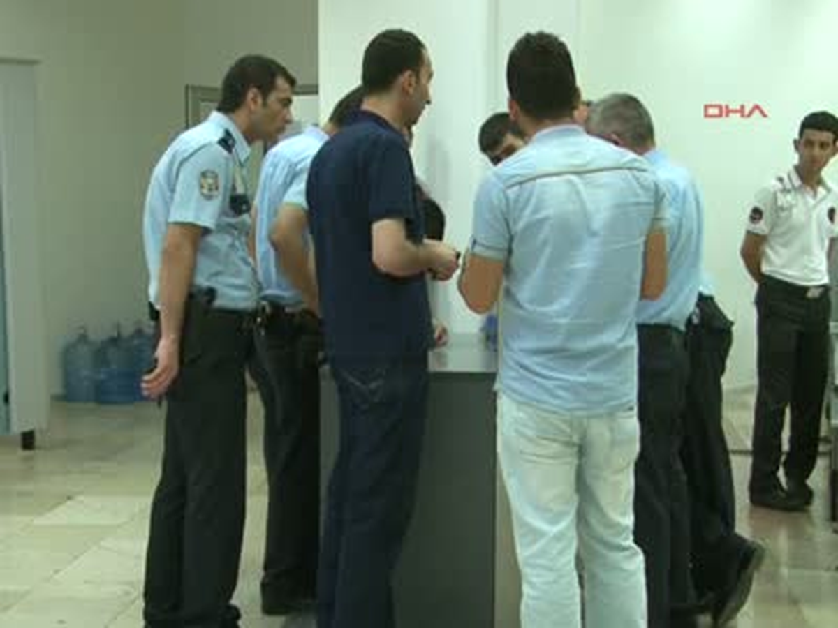Havalimanı\'nda Kalp Krizi Geçiren Iraklı Yolcu Hayatını Kaybetti