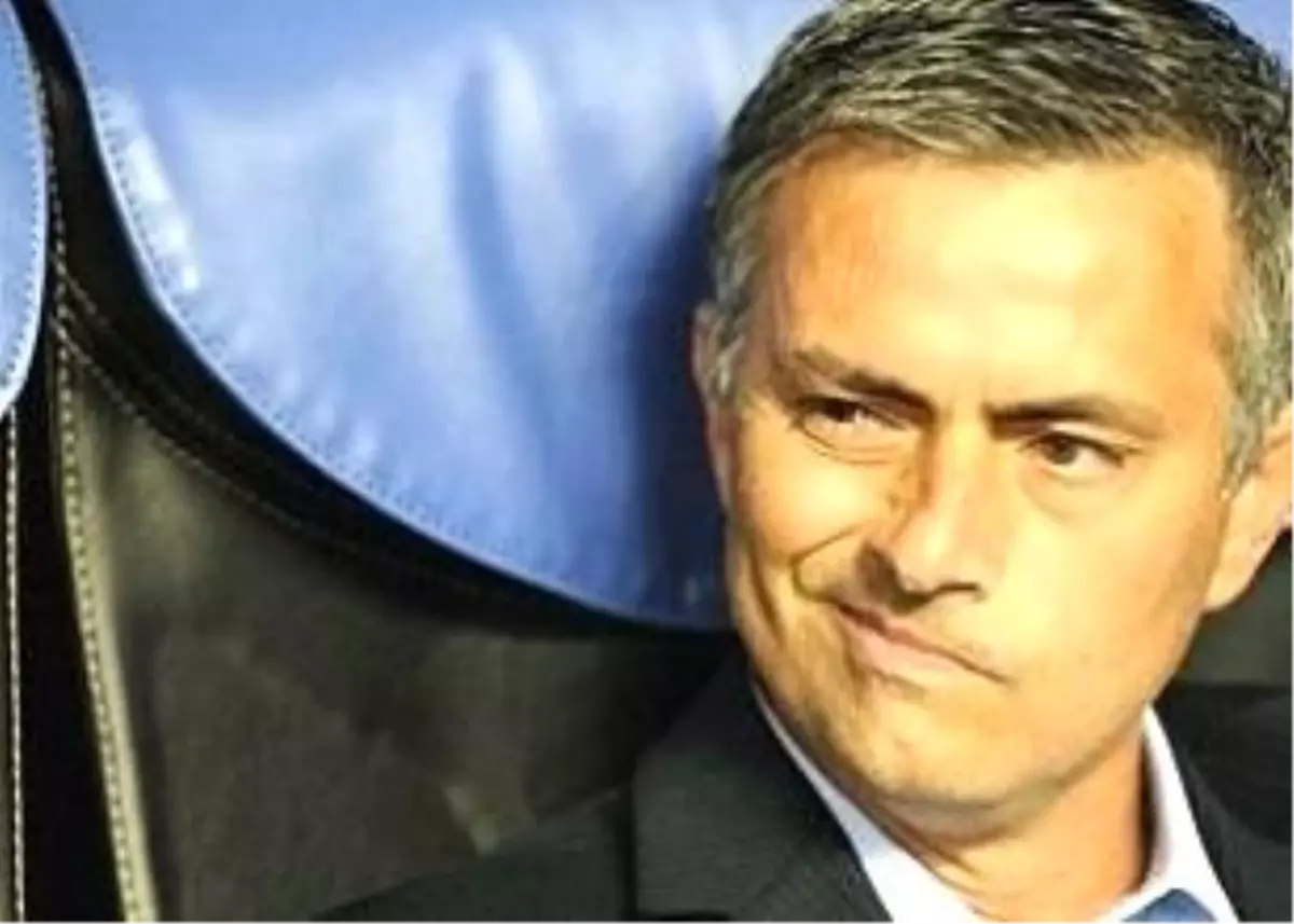 Mourinho, Messi\'ye Sataştı!