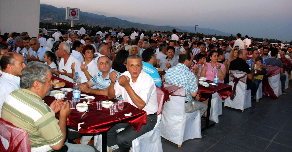 MHP\'nin İftar Sofrası Vekiller ve Partileri Buluşturdu
