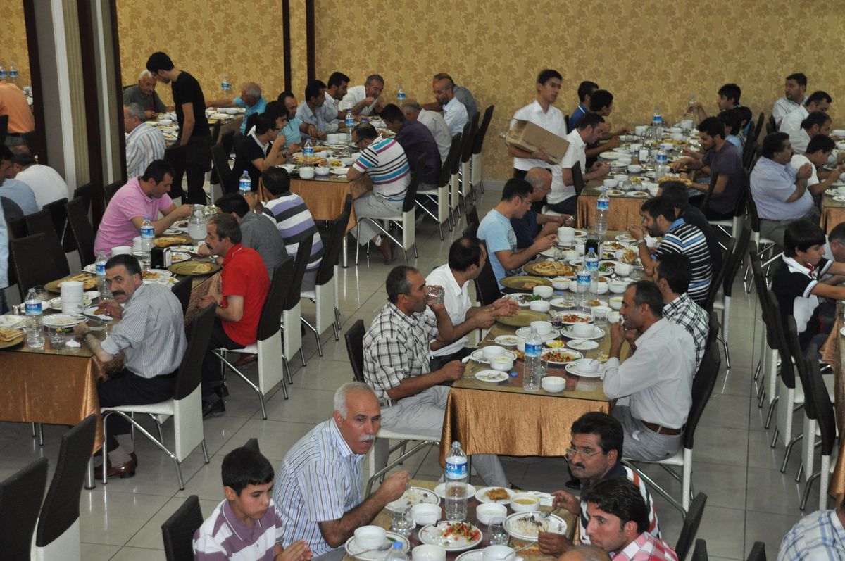 Nevzat Alaca İftar Yemeği Verdi